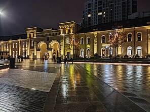 Арсенальна площа в Києві