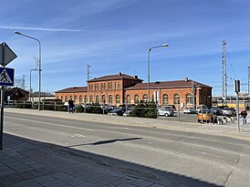 Вокзал со стороны города, с улицы Geležinkelio (рус. Железнодорожная)