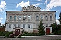 Здание, где в конезаводском зоотехникуме учился Герой Советского Союза В.П. Хазов (Сурское, ул. Хазова, 29).