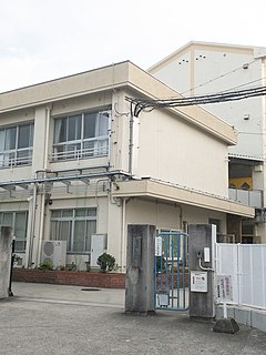 和歌山市立宮前小学校の外観