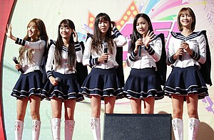 Crayon Pop in October 2015 from left to right: Ellin, Soyul (former), Way, Choa, Geummi