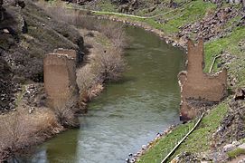 Рушевине моста са запада, река Ахурјан