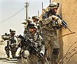 Irakkriget inleds den 20 mars 2003: Amerikanska soldater på rekognosceringsuppdrag på gata i Bagdad tre år senare, i augusti 2006.