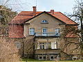 Villa mit Einfriedung