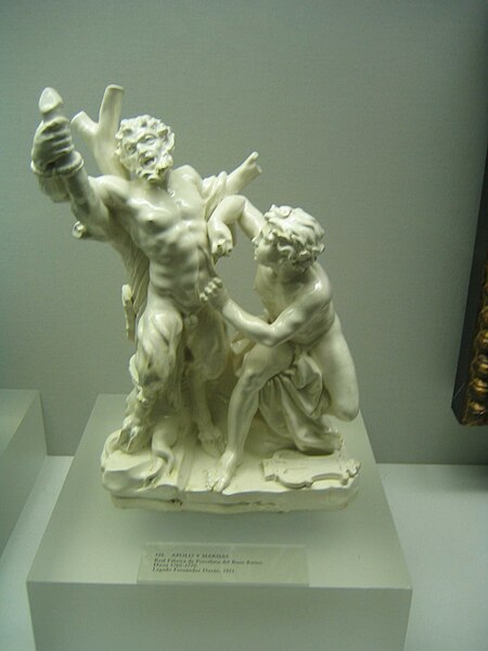 File:Apolo y Marsias (Porcelana del Buen Retiro, Prado O-298) 01.jpg