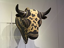 Bull's head rhyton, painted terracotta Bull head rhyton, pottery, Crete, maybe 1500-1450 BC, AMH, 145211.jpg