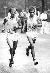 Joachim Truppel (rechts), am Ende Elfter, mit Olympiasieger Waldemar Cierpinski