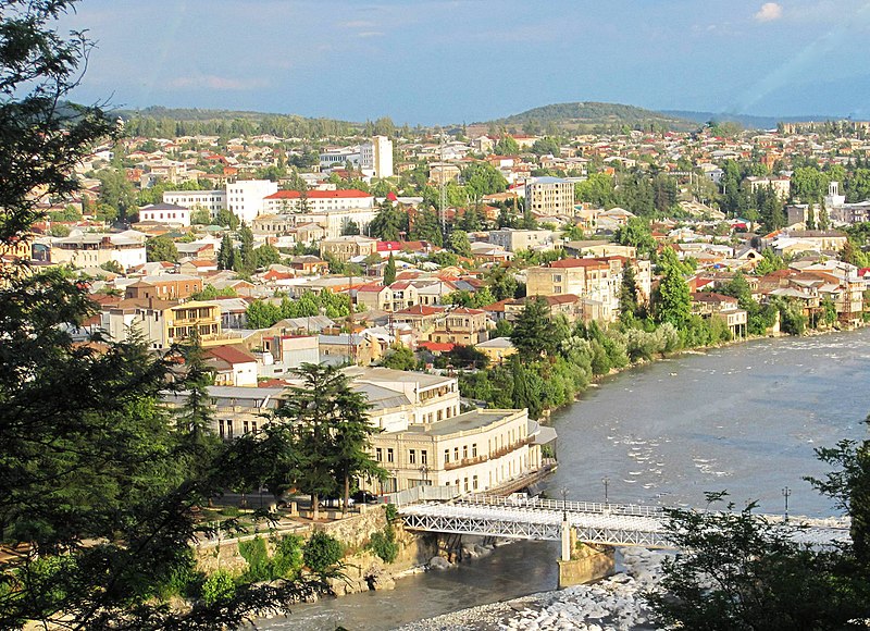 800px-Downtown_Kutaisi_&_White_Bridge_as_seen_from_Mt_Gora_(August_2011)-cropped.jpg