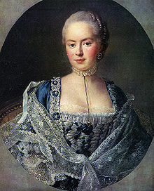 Old portrait of a richly dressed, glamorous woman wearing pearls and a blue dress with lace trim