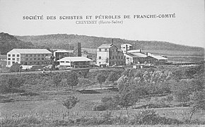 Olieschalie destillatie installatie in Creveney in de jaren 1920-1930.