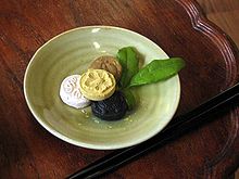 Dasik, koree: 다식; lit. "tea manĝaĵo") estas korea frandaĵo konsistante el greno, arakido, herbo, amelo, riza faruno kaj mielo.