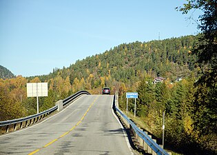 Fylkesväg 359 vid Lundefaret bro i Lunde.