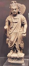 Piccola statua in schisto di Maitreya (Buddha del futuro), II-III secolo d.C.