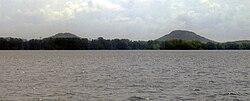 Monumento natural tetas de María Guevara, vista desde la Laguna de La Restinga