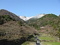 養老公園内の不動橋から見た養老山