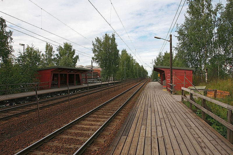 800px-Nyland_stasjon_TRS_070801_002.jpg