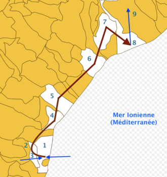 Carte symbolisant le parcours des insurgés de 1847 par des flèches rouges. Les insurgés longent ainsi la côte de la Mer Ionienne en remontant en ligne droite vers le nord.