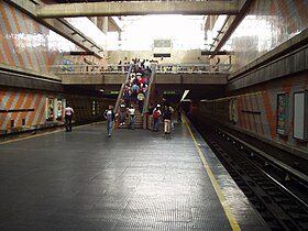 Les quais de la station.