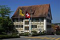 Haus "Adler", ehemaliges Gasthaus, in welchem 1797 auch Johann Wolfgang von Goethe abstieg, beherbergt heute u.a. Polizeiwache und Ortsmuseum