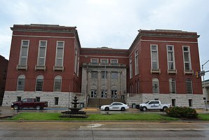 Pittsburg County Courthouse, einer von 28 Einträgen des Countys im NRHP