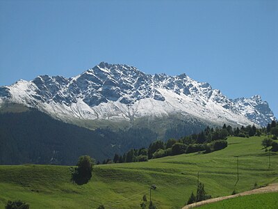 Piz Arlos, Piz Arblatsch und Piz Forbesch (vlnr.) aufgenommen von Riom-Parsonz