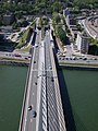 Vue depuis le sommet du pylône vers la Meuse et l'entrée des tunnels de Cointe