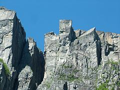 Vue en contre-plongée de Preikestolen.