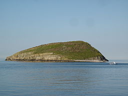 Puffin Island sedd från Penmon Point.