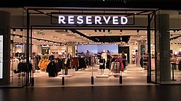 Reserved-vaateliike Kauppakeskus Triplassa Helsingissä.