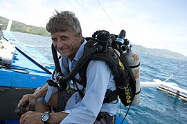 Ричард Л. Пайл на лодка във Филипини, с Poseidon SE7EN Rebreather