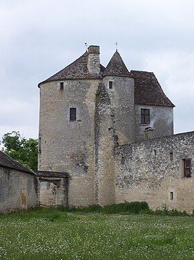 The Tour de Montaigne (Montaigne's tower), where Montaigne's library was located, remains mostly unchanged since the sixteenth century