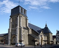 Kostel sv. Jana Křtitele v Lannemezanu. Jeho portál ze 13. století je významnou historickou památkou.