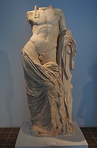 Estatua de Apolo o Dioniso de época romana.