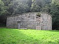 Plounévez-Quintin : la chapelle Saint-Roc'h, à l'état de ruine.