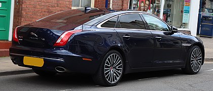 Jaguar XJ.