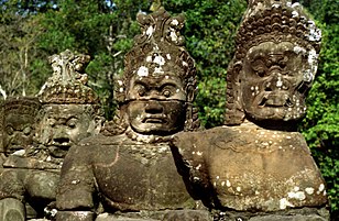 Statues à Angkor Wat, Siem Reap, Cambodge. (définition réelle 3 297 × 2 160)