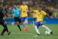 Finale 2016: Neymar (10) zieht ab, Jeremy Toljan (2) versucht zu blocken. Im Hintergrund Luan Vieira (7)