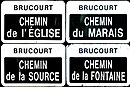 photographie représentant les plaques des quatre chemins de Brucourt
