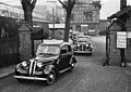1948'de, "sivil kullanım" için tahsis edilen savaş sonrası BMW 321'lerin ilk partisi, Eisenach fabrikasından çıkarken fotoğraflandı. İlk parti sadece on beş arabadan oluşuyordu.