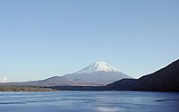 本栖湖から眺めた富士山