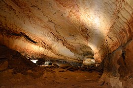 La grotte de Saint-Marcel.