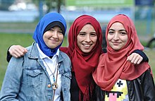 A group of Muslim Women. Hijabis - 2017 (37019672366).jpg