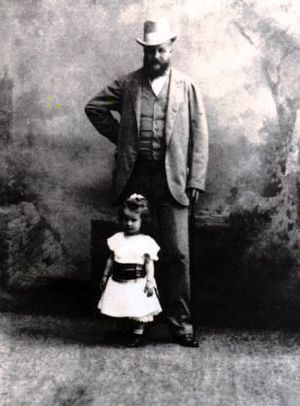 Lanckorońska as a child, with her father