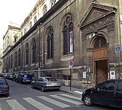 Façade occidentale, le long de la rue Morlot.