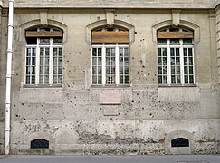 Traces des combats de la libération de Paris sur les murs de l'École des mines du boulevard Saint-Michel.