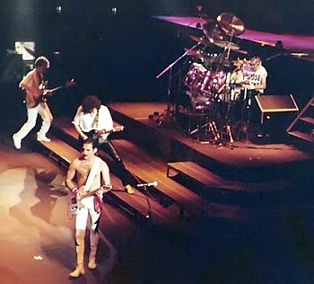 Queen live in Frankfurt, Germany (at the Festh...