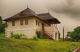 RO BZ Chiojdu Blazon house hdr.jpg