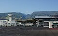 Terminal og kontrolltårn på Roland Garosse lufthavn