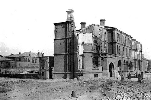 Ruines de bâtiments dans la concession française, à Tien-Tsin
