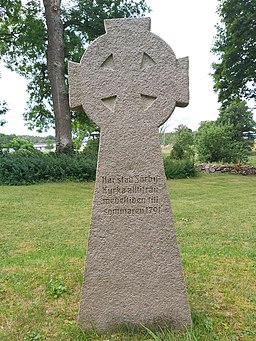 Minnessten över Sörby kyrka.